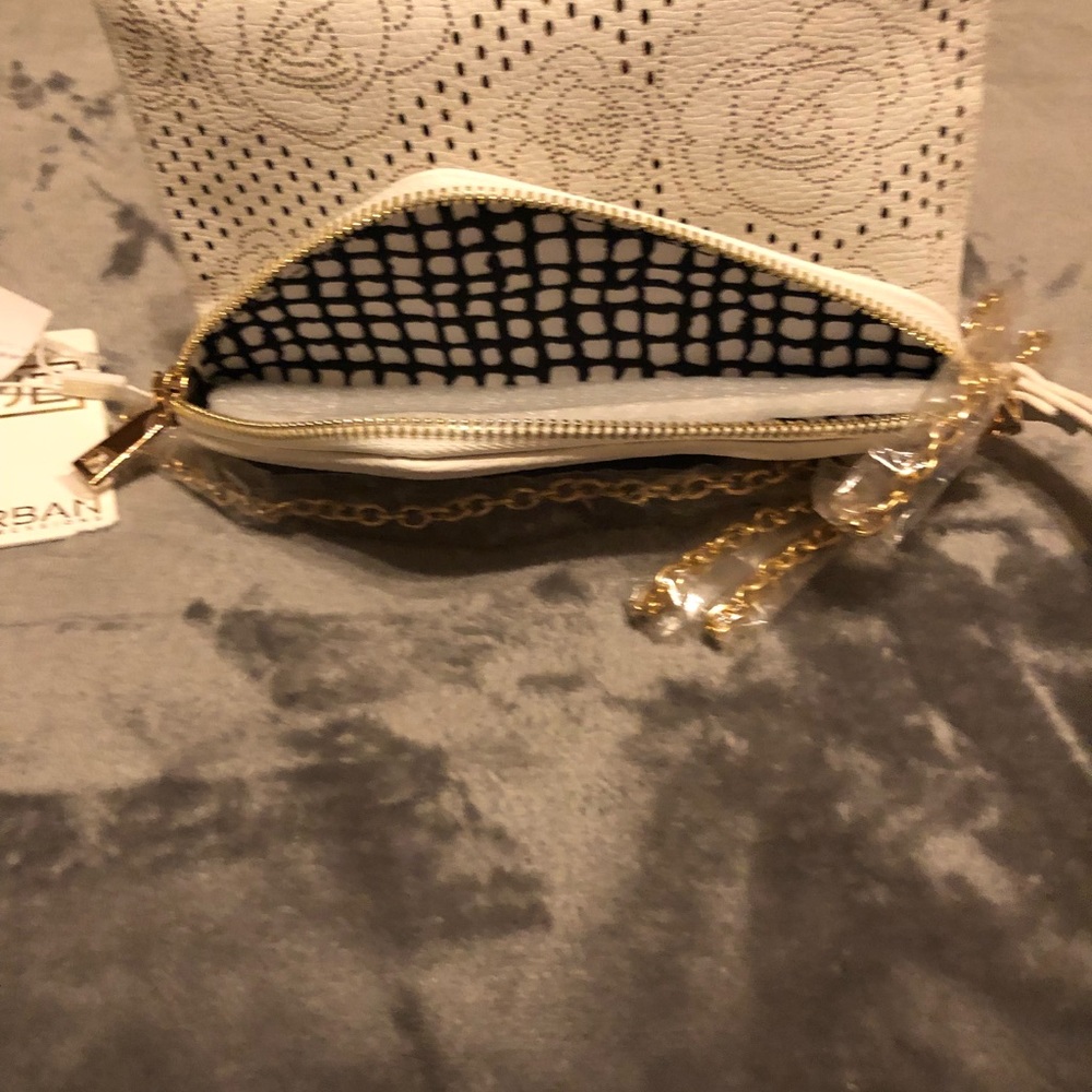 White Crossbody Bag w/ Gold Chain-Vegan - Picture 5 of 8